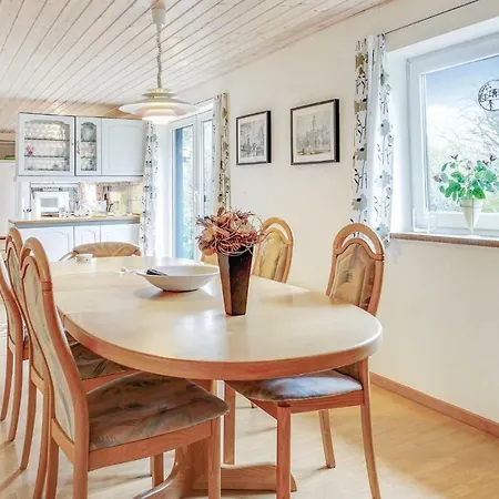Four-bedroom Holiday In Casa vacanze Nordenbro Vesteregn