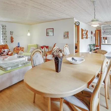 Four-bedroom Holiday In Casa vacanze *